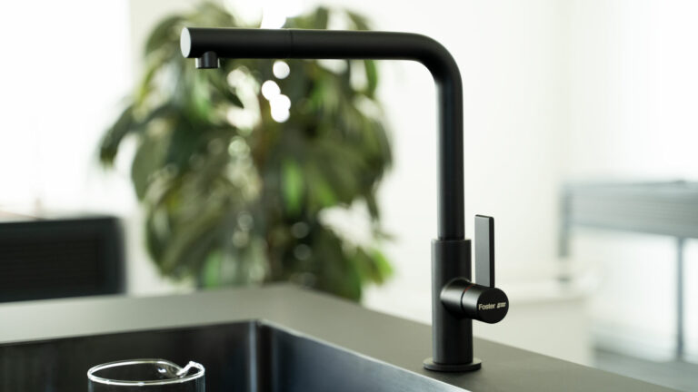 포스터 오메가 플러스 매트 블랙 주방수전 Foster Mixer Tap Omega Plus Matt Black 8498626 인출식 샤워헤드